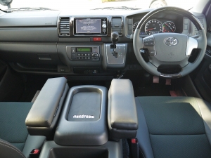 ハイエースバン4型新車　ダークプライム