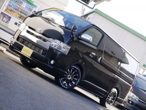 ハイエースバン4型新車　３０００ディーゼルターボ４ＷＤ　ダークプライム