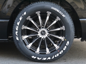 ハイエースバン4型新車　３０００ディーゼルターボ４ＷＤ　ダークプライム