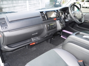 ハイエースバン4型新車　ダークプライム