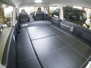 ハイエースバン4型新車　ダークプライム