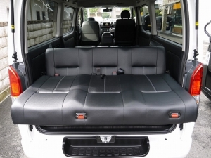 ハイエースバン4型新車　３０００ディーゼルターボ４ＷＤ　ダークプライム