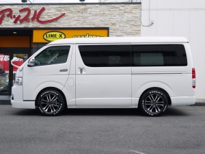 ハイエースワゴン4型新車４ＷＤ　６AT　