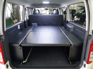 ハイエースバン4型新車　ダークプライム