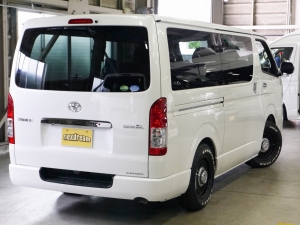ハイエースバン4型新車　ダークプライム