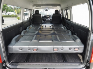 ハイエースワゴン4型新車　10人乗６AT　４ＷＤ