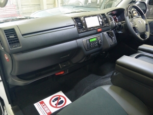 ハイエースバン4型新車　３０００ディーゼルターボ４ＷＤ　ダークプライム