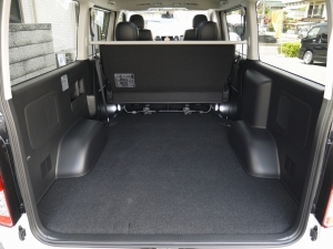 ハイエースバン4型新車　３０００ディーゼルターボ４ＷＤ　ダークプライム