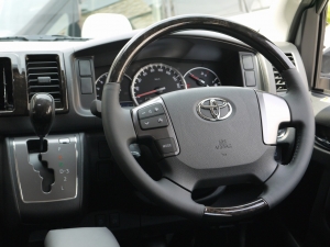 ハイエースバン4型新車　３０００ディーゼルターボ４ＷＤ　ダークプライム