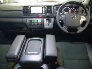 ハイエースバン4型新車　３０００ディーゼルターボ４ＷＤ　ダークプライム