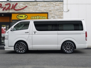 ハイエースバン4型新車　３０００ディーゼルターボ４ＷＤ　ダークプライム