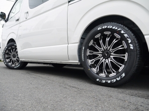 ハイエースバン4型新車　３０００ディーゼルターボ４ＷＤ　ダークプライム