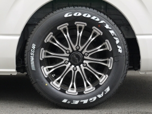 ハイエースバン4型新車　３０００ディーゼルターボ４ＷＤ　ダークプライム