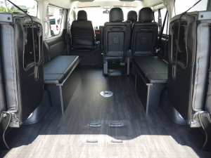 ハイエースワゴン4型新車　10人乗６AT　４ＷＤ
