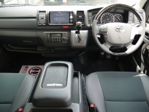 ハイエースバン4型新車　３０００ディーゼルターボ４ＷＤ　ダークプライム