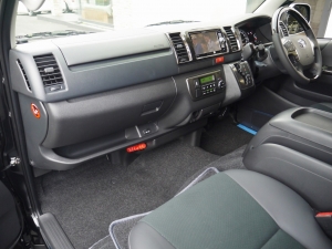 ハイエースバン4型新車　３０００ディーゼルターボ４ＷＤ　ダークプライム