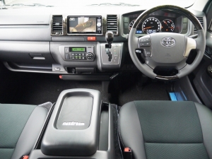 ハイエースバン4型新車　３０００ディーゼルターボ４ＷＤ　ダークプライム