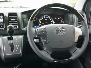 ハイエースバン4型新車　３０００ディーゼルターボ４ＷＤ　ダークプライム