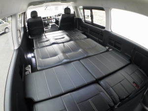 ハイエースワゴン4型新車　10人乗６AT　４ＷＤ