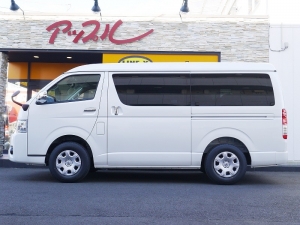 ハイエースワゴン4型新車　10人乗６AT　４ＷＤ