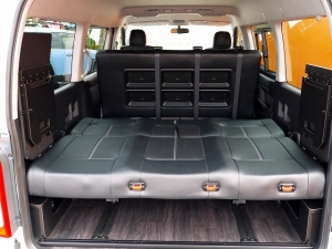 ハイエースワゴン4型新車　10人乗６AT　４ＷＤ