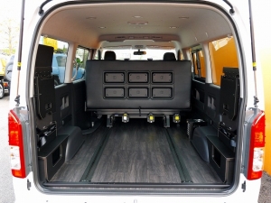 ハイエースワゴン4型新車　10人乗６AT　４ＷＤ