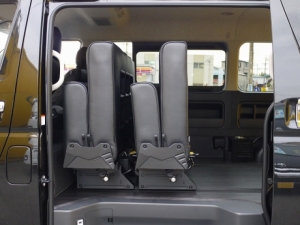 ハイエースワゴン4型新車　10人乗６AT　４ＷＤ