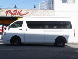 ハイエースワゴン新型　６ＡＴ　