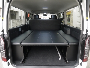 ハイエースバン4型新車　２８００ディーゼルターボ４ＷＤ　ダークプライム