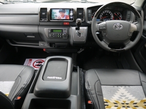 ハイエースバン4型新車　２８００ディーゼルターボ４ＷＤ　ダークプライム