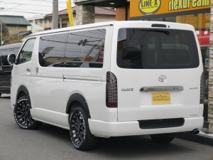 ハイエースバン4型新車　２８００ディーゼルターボ４ＷＤ　ダークプライム