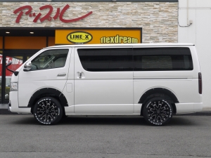 ハイエースバン4型新車　２８００ディーゼルターボ４ＷＤ　ダークプライム