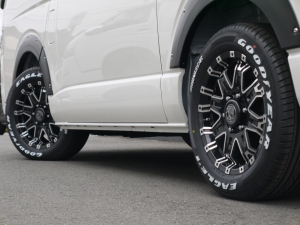 ハイエースバン4型新車　２８００ディーゼルターボ４ＷＤ　ダークプライム