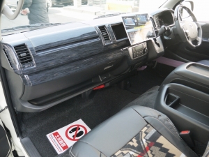 ハイエースワゴン4型新車　10人乗６AT　４ＷＤ