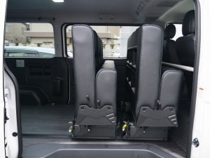 ハイエースバン4型新車　２８００ディーゼルターボ４ＷＤ　ダークプライム