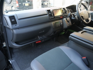 ハイエースバン4型新車　２８００ディーゼルターボ４ＷＤ　ダークプライム