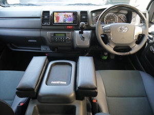 ハイエースバン4型新車　２８００ディーゼルターボ４ＷＤ　ダークプライム