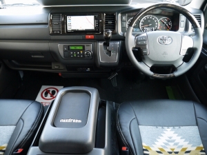 ハイエースバン4型新車　２８００ディーゼルターボ４ＷＤ　ダークプライム