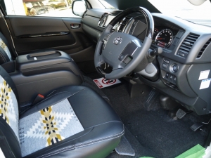 ハイエースバン4型新車　２８００ディーゼルターボ４ＷＤ　ダークプライム