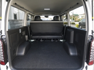 ハイエースバン4型新車　２８００ディーゼルターボ４ＷＤ　ダークプライム