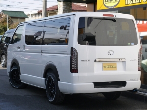 ハイエースバン4型新車　２８００ディーゼルターボ４ＷＤ　ダークプライム