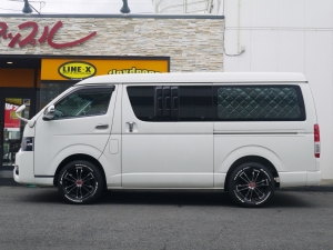 ハイエースバンワイドバン　４ＷＤ　ベットキット