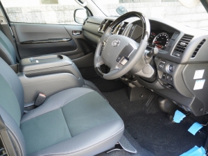 ハイエースバン4型新車　２８００ディーゼルターボ４ＷＤ　ダークプライム
