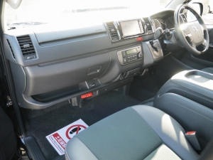 ハイエースバン4型新車　２８００ディーゼルターボ４ＷＤ　ダークプライム