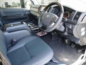 ハイエースバン4型新車　２８００ディーゼルターボ４ＷＤ　ダークプライム