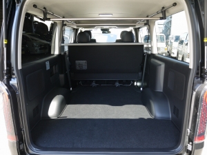 ハイエースバン4型新車　２８００ディーゼルターボ４ＷＤ　ダークプライム