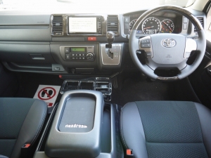 ハイエースバン4型新車　２８００ディーゼルターボ４ＷＤ　ダークプライム