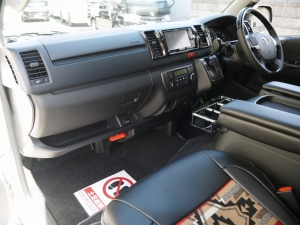 ハイエースバン4型新車　２８００ディーゼルターボ４ＷＤ　ダークプライム