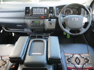ハイエースバン4型新車　２８００ディーゼルターボ４ＷＤ　ダークプライム