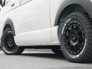 ハイエースバン4型新車　２８００ディーゼルターボ４ＷＤ　ダークプライム
